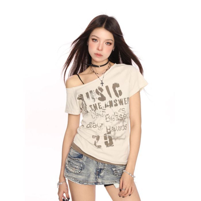 Slant Shoulder Short-sleeved T-shirt
