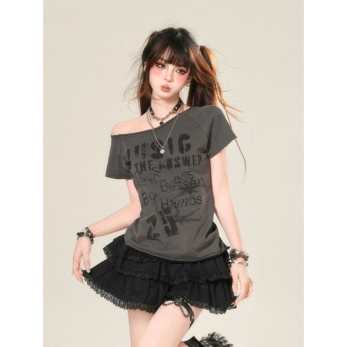 Slant Shoulder Short-sleeved T-shirt